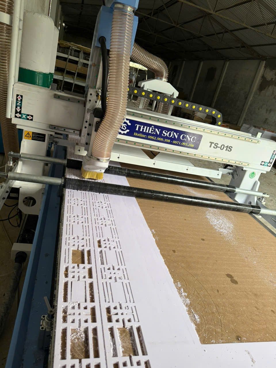 Máy CNC TS-01S gia công gỗ và nhựa tại xưởng khách Quảng Bình