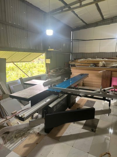 Kinh nghiệm chọn máy cưa bàn trượt cho xưởng nhỏ tại Nam Định