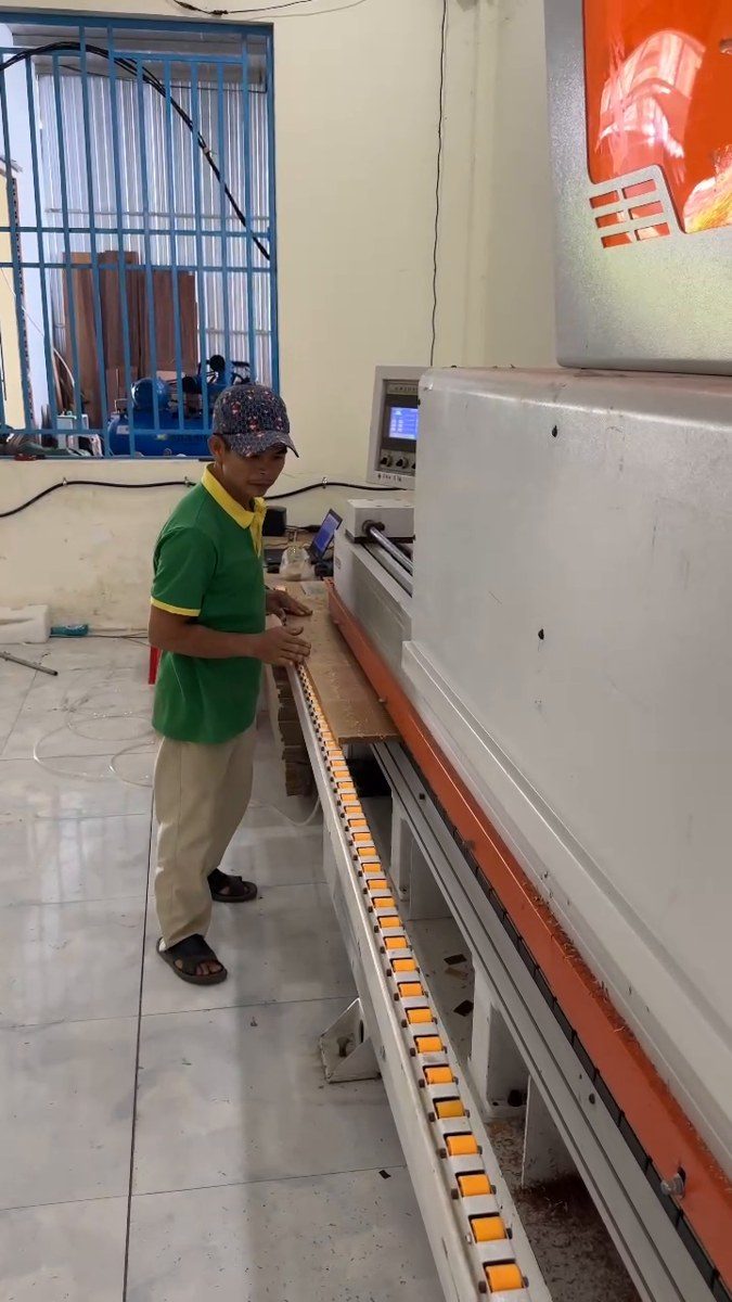 Bắc Giang xưởng nội thất nhận đơn chung cư nên bố trí máy CNC, dán cạnh, khoan ngang thế nào?