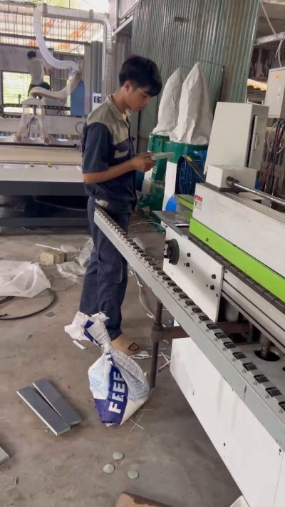 Bắc Ninh nhận đơn tủ bếp nhiều nên nâng cấp máy dán cạnh hay máy CNC trước?