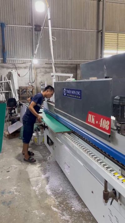 Bàn giao máy dán cạnh tại xưởng: cần test những lỗi nào trước khi ký nhận?