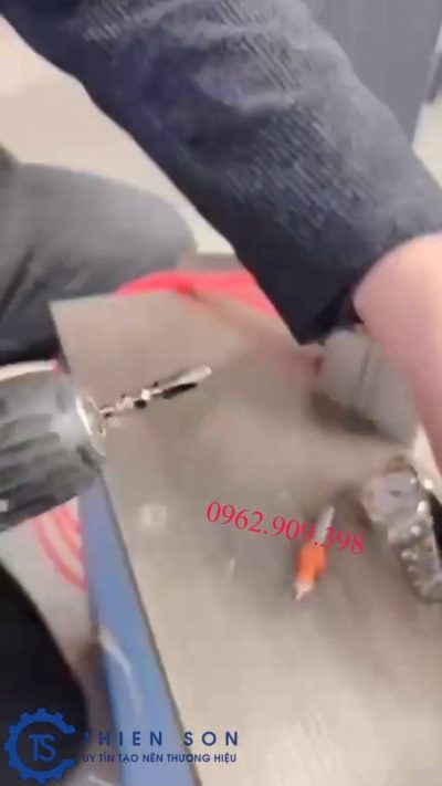 Bộ đột chỉ che lỗ cam, vít: mẹo hoàn thiện tủ gỗ nhìn sạch hơn