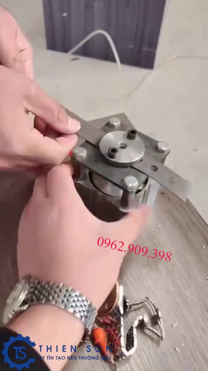 bộ đột chỉ che lỗ cam vít hình thực tế