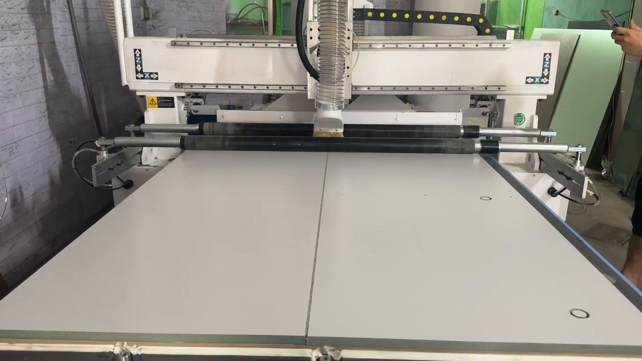 tốc độ chạy máy CNC 1 đầu khi cắt ván MDF MFC hình thực tế