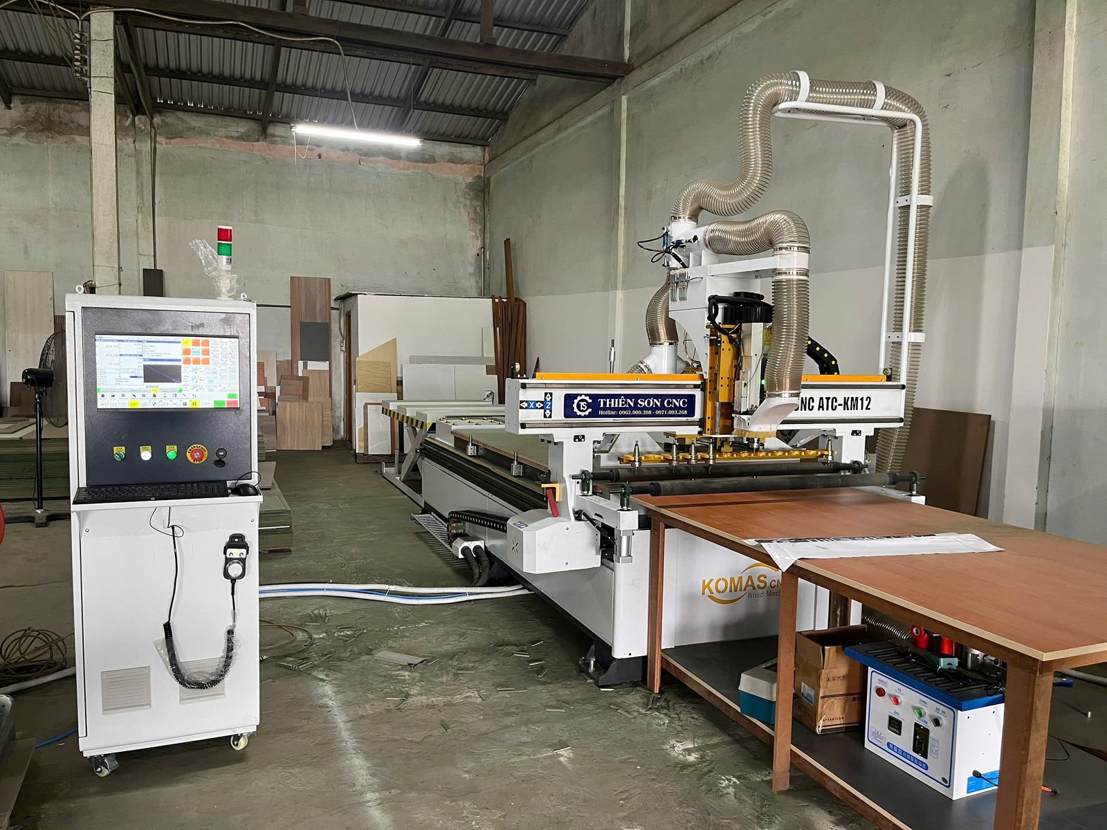 Cách kiểm tra độ phẳng bàn máy CNC trước khi nhận bàn giao