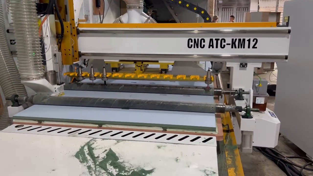 CNC ATC 12 dao làm cánh tủ pano vách trang trí khi chạy thử