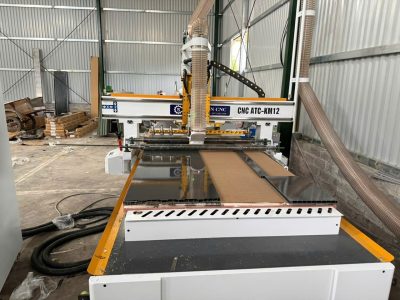 CNC cắt ván bị xơ cạnh: do dao, file hay tốc độ chạy?