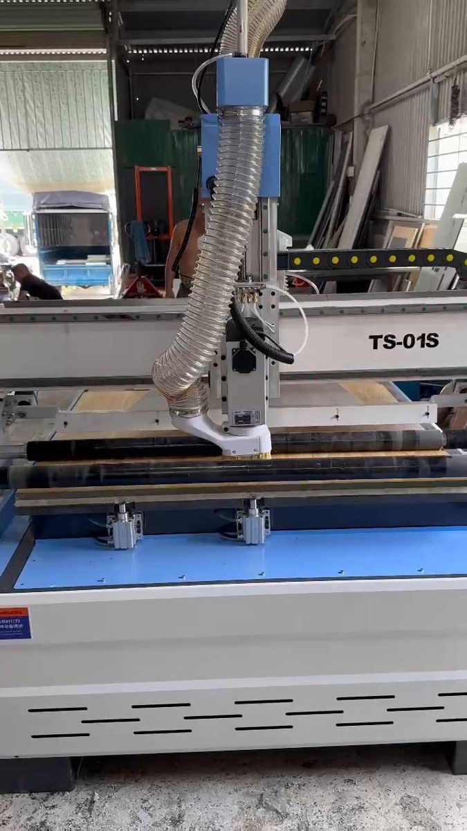 CNC làm cánh tủ shaker có cần máy thay dao tự động không?