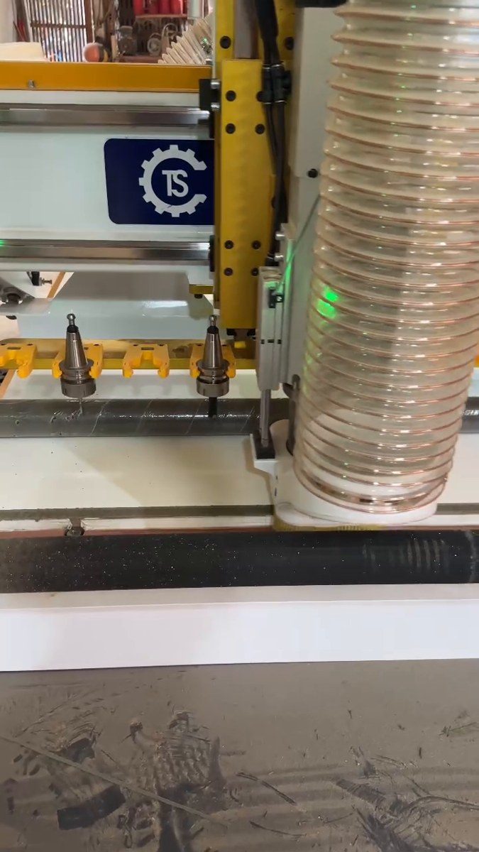 có nên mua combo máy CNC dán cạnh khoan ngang ngay từ đầu không khi chạy thử