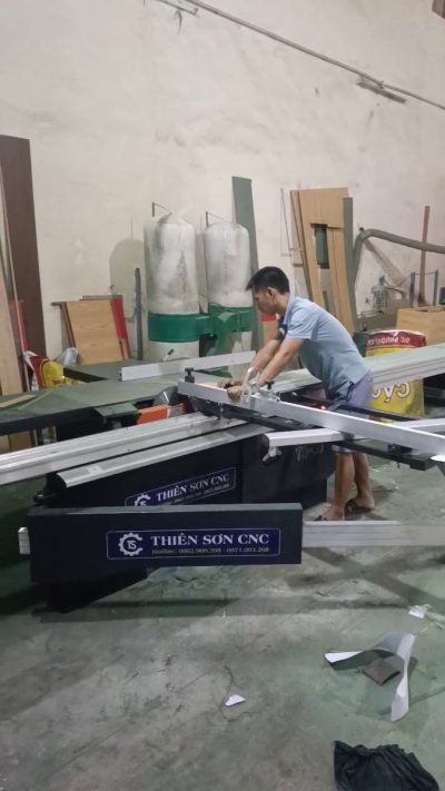 Có nên mua máy cưa bàn trượt mini HC-400 hay lên thẳng máy cưa 3m2?