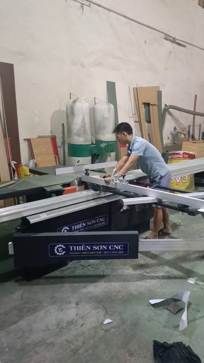 Có nên mua máy cưa bàn trượt mini HC-400 hay lên thẳng máy cưa 3m2?