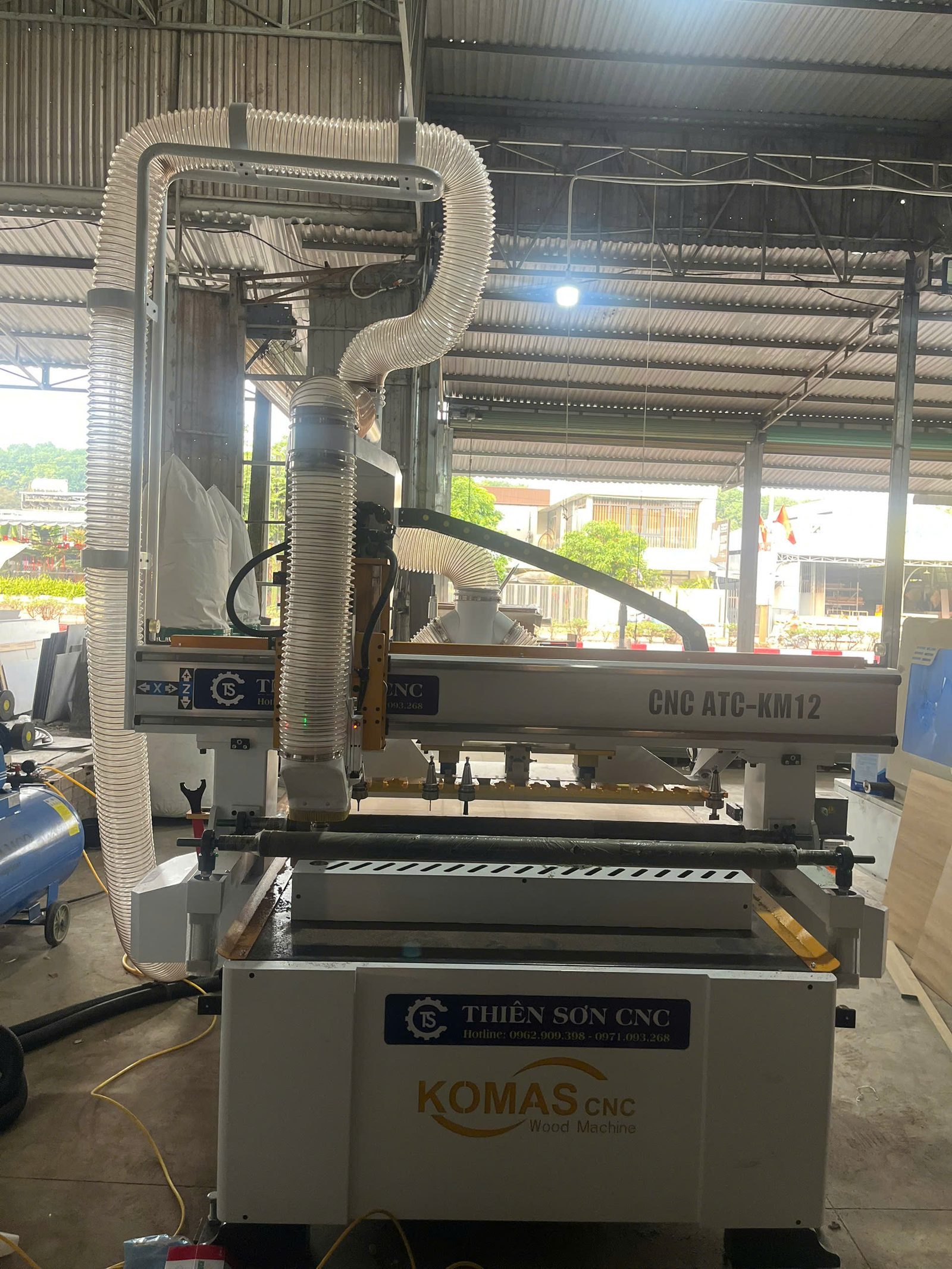 giá máy CNC làm nội thất gỗ công nghiệp thông số máy