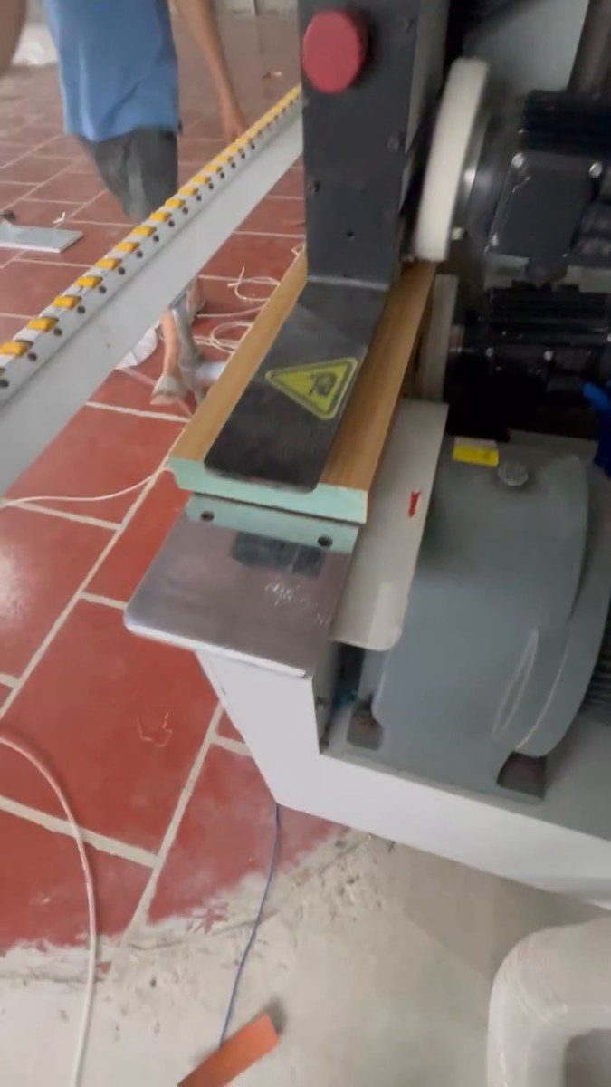 tách riêng khu CNC khu dán cạnh và khu lắp ráp khi chạy thử