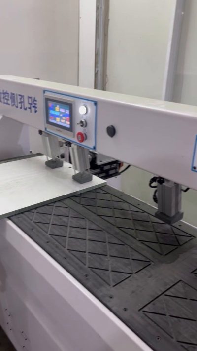 Khoan ngang laser bị lệch lỗ: kiểm tra file, cữ hay thao tác đặt phôi?