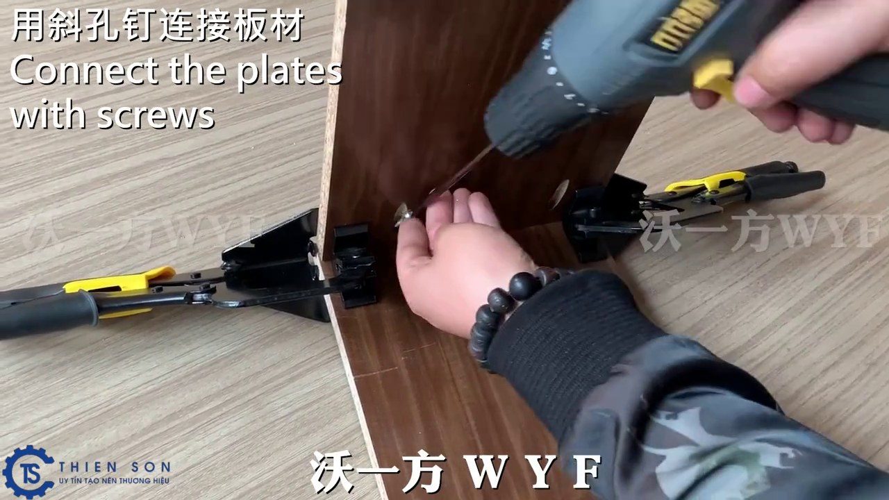 kìm kẹp góc vuông chữ T khi sử dụng