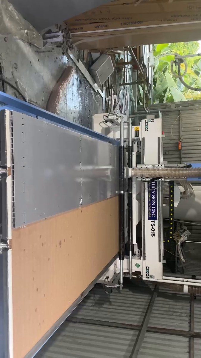 máy CNC 1 đầu chạy ván MDF bị xước mép hình ảnh thực tế