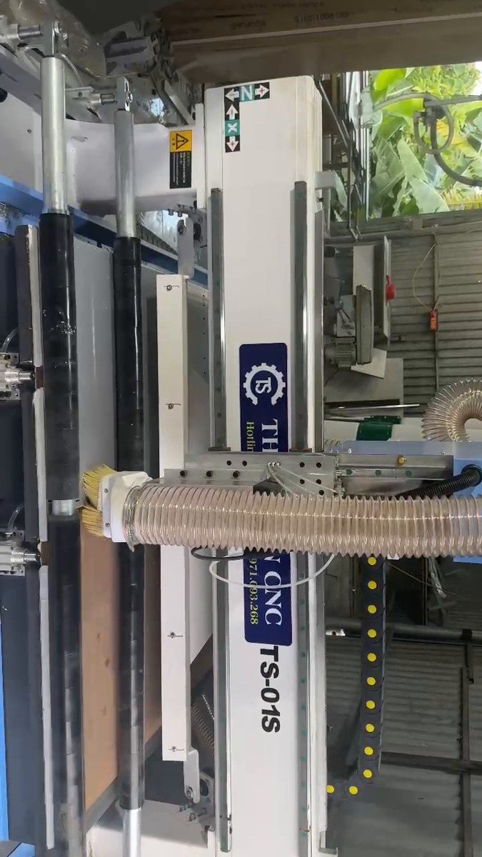 máy CNC 1 đầu chạy ván MDF bị xước mép khi chạy thử