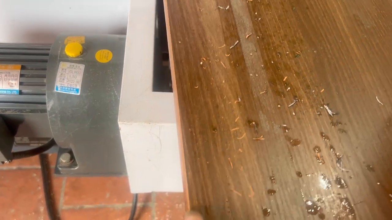 máy CNC 1 đầu có cần máy khoan ngang laser khi chạy thử