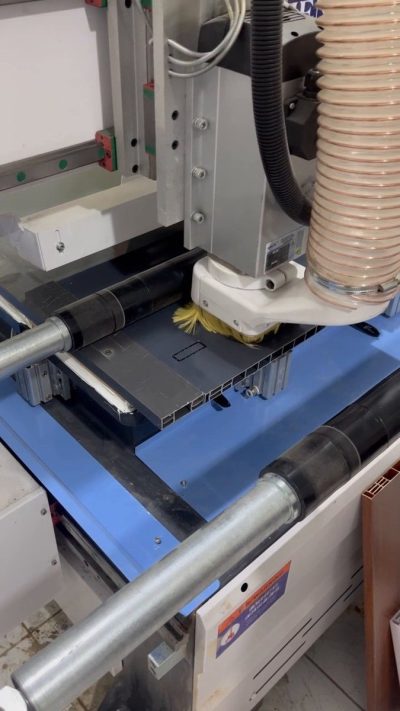 Máy CNC 1 đầu có đủ làm tủ bếp, tủ áo, vách trang trí không?