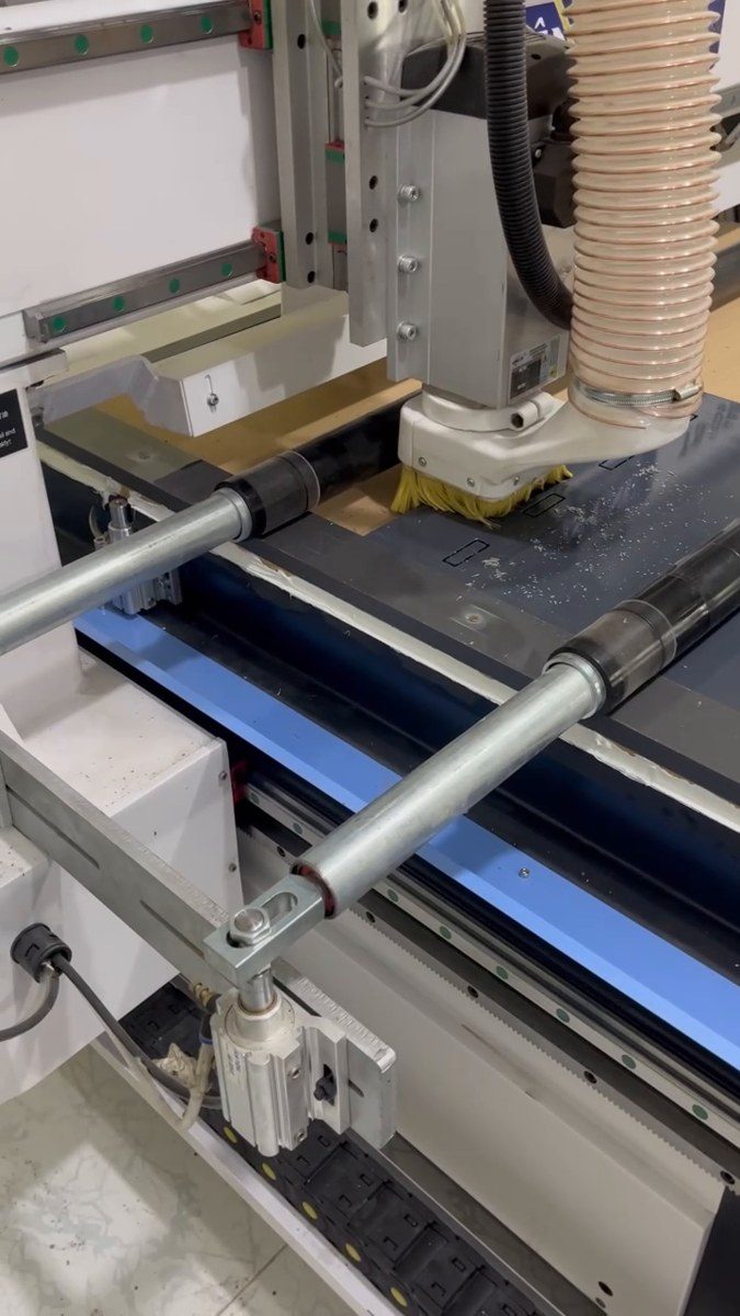 máy CNC 1 đầu có đủ làm tủ bếp tủ áo vách trang trí không khi chạy thử