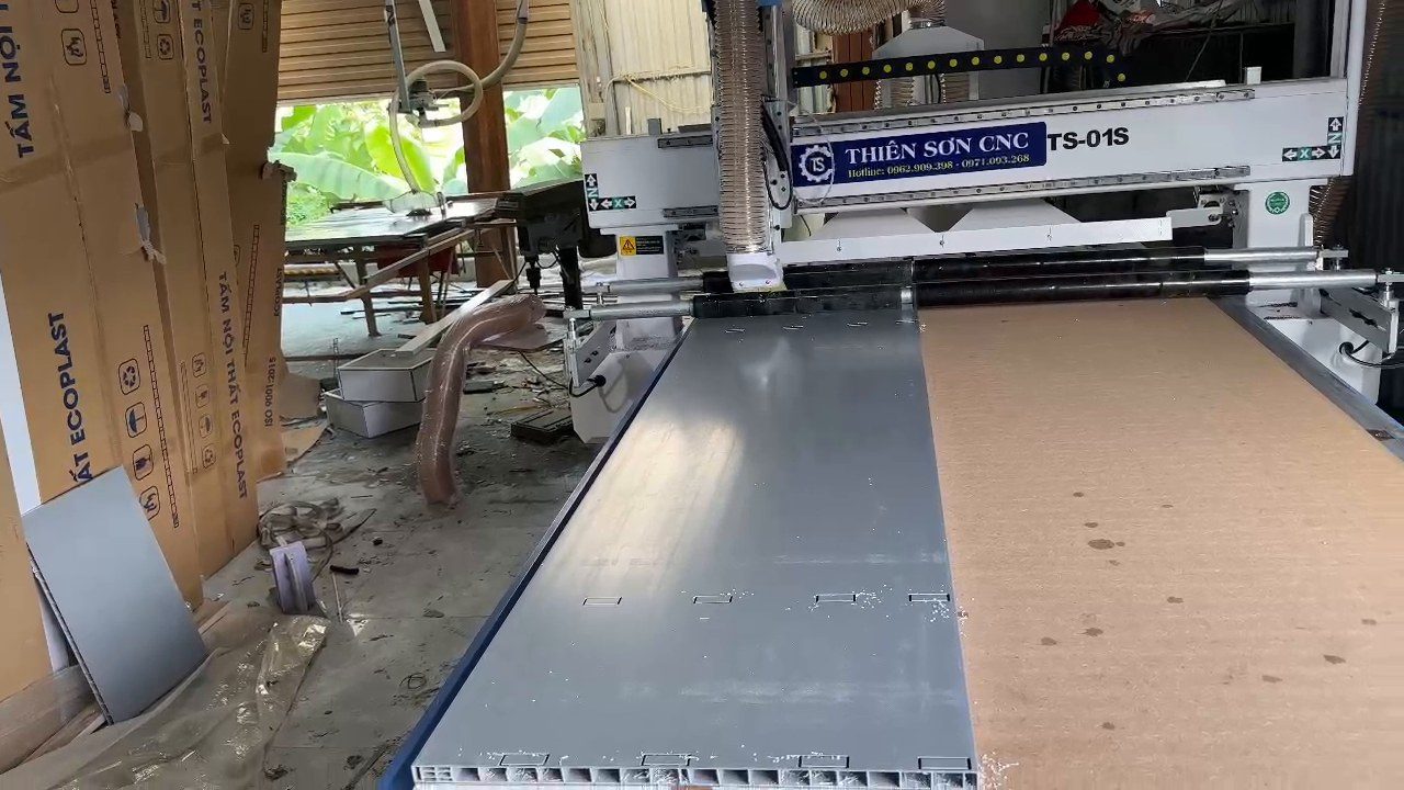 máy CNC 1 đầu làm cánh tủ Acrylic hình ảnh thực tế