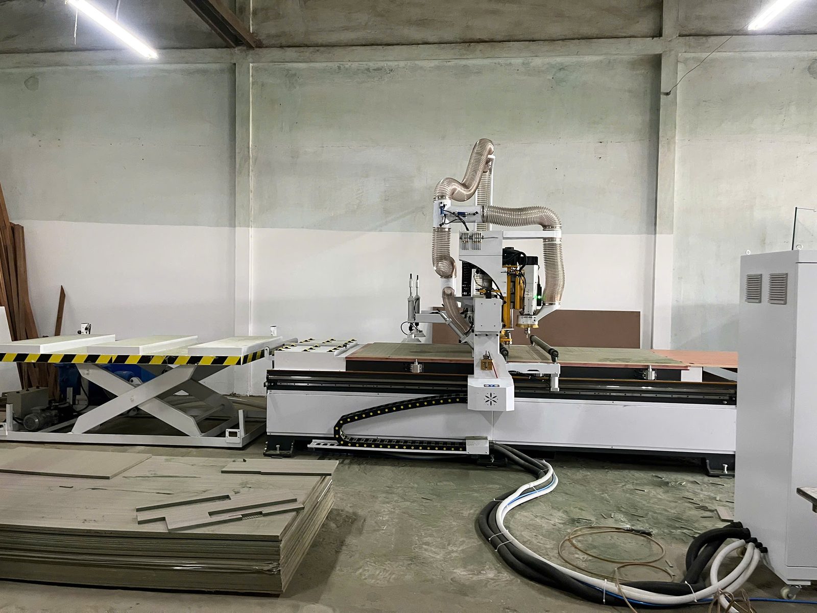 máy CNC cắt MDF phủ Melamine bị mẻ cạnh hình ảnh thực tế