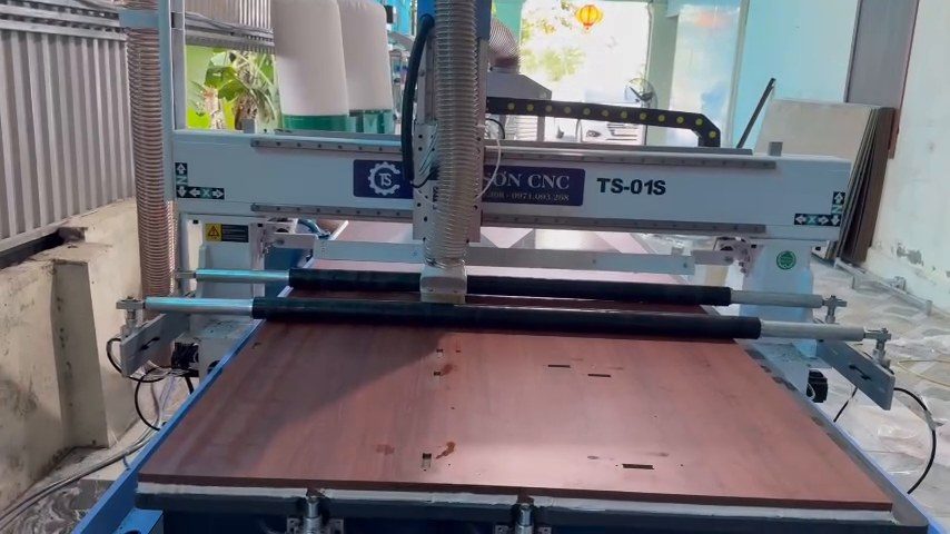 máy CNC chạy MDF chống ẩm khi chạy thử