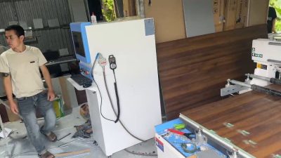 Máy CNC chạy nhựa PVC bị nóng mép: lỗi do dao, tốc độ hay hút bụi?