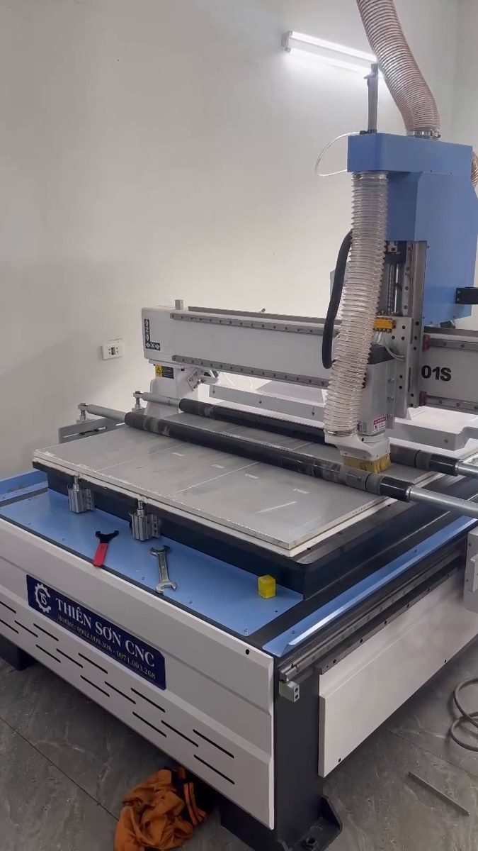 Máy CNC hút chân không giữ phôi yếu: nguyên nhân và cách kiểm tra