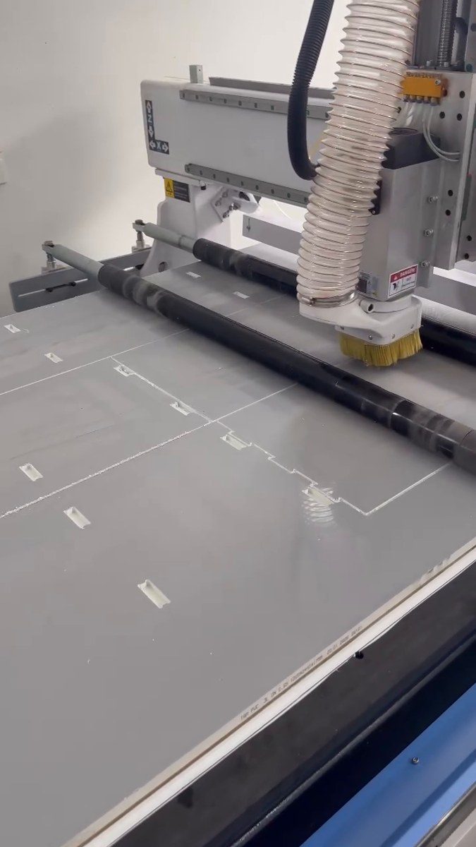 máy CNC hút chân không giữ phôi yếu hình thực tế