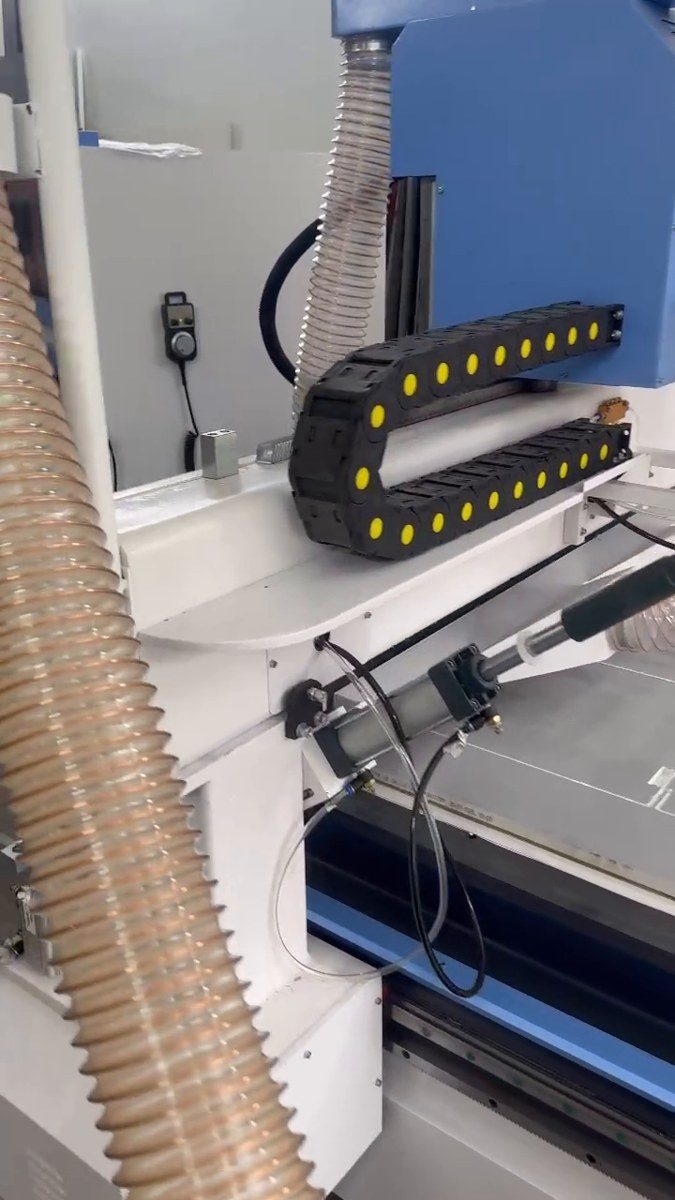 máy CNC hút chân không giữ phôi yếu khi chạy thử