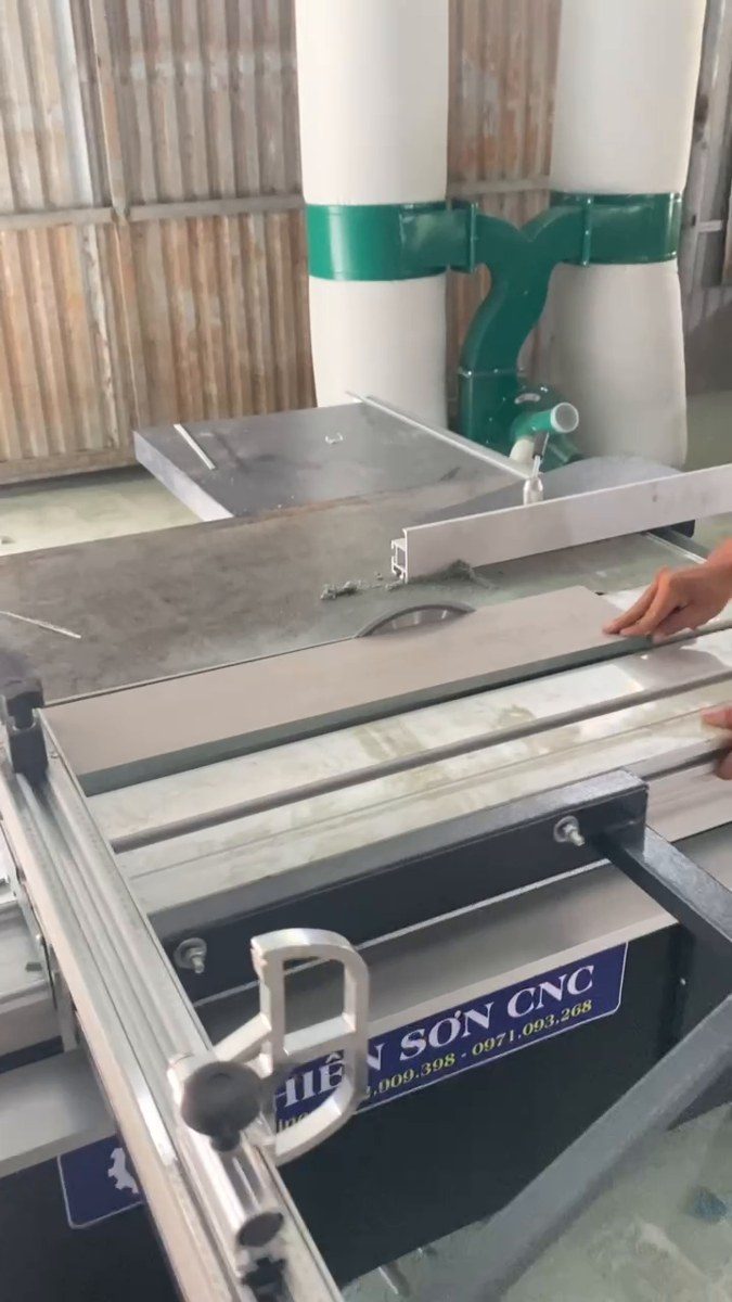 máy cưa bàn trượt 3m2 cần mặt bằng bao nhiêu khi chạy thử
