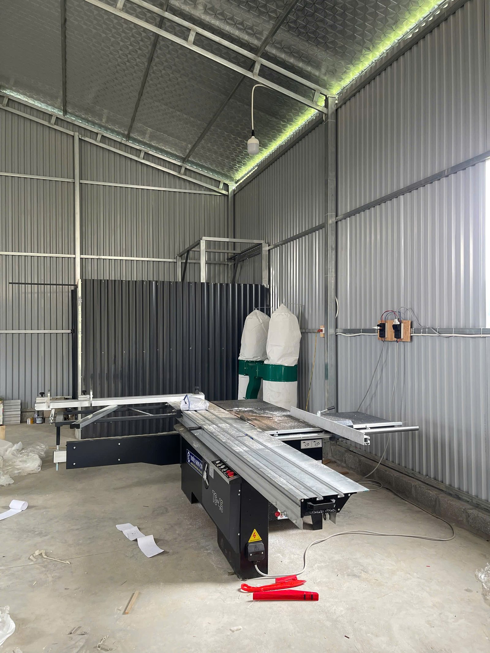 máy cưa bàn trượt 3m2 có cần thiết khi xưởng đã có CNC không hình ảnh thực tế