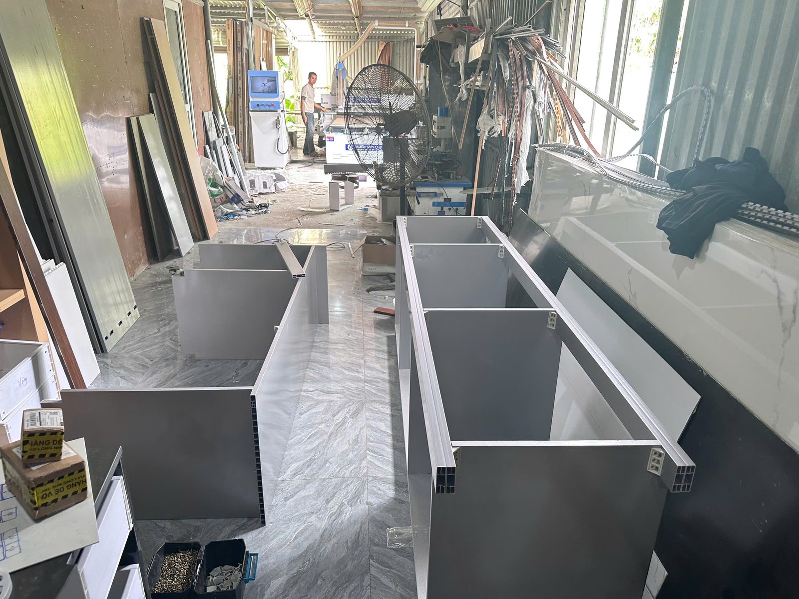 máy cưa bàn trượt 3m2 có cần thiết khi xưởng đã có CNC không thông số máy