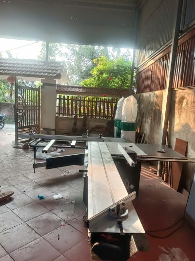 Máy cưa bàn trượt 3m2 giá bao nhiêu? Xưởng nhỏ có nên mua không?