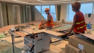 Máy cưa bàn trượt cắt ván dài bị lệch: do thước, bàn trượt hay lưỡi cưa?