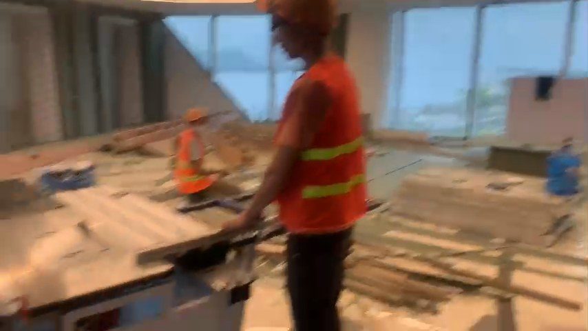 máy cưa bàn trượt cắt ván dài bị lệch khi chạy thử
