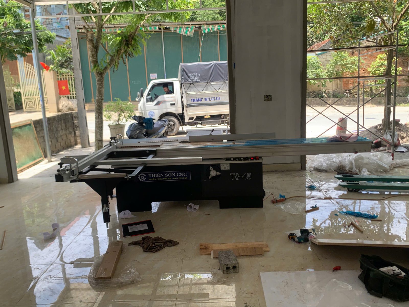 máy cưa bàn trượt cắt ván phủ Laminate hình ảnh thực tế