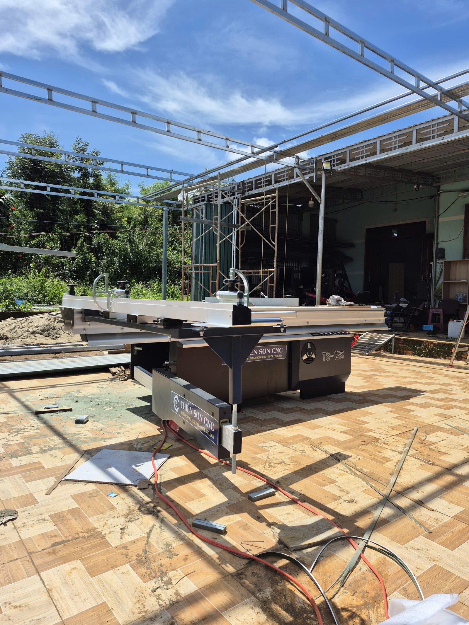 máy cưa bàn trượt cắt ván phủ Laminate thông số máy