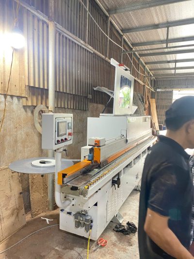 Máy dán cạnh 6 chức năng có đáng mua không nếu xưởng làm tủ bếp?