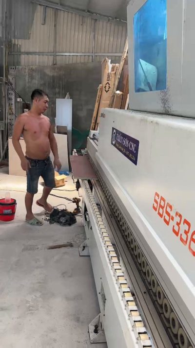Máy dán cạnh chạy chỉ PVC dày 2mm cần chỉnh những cụm nào?