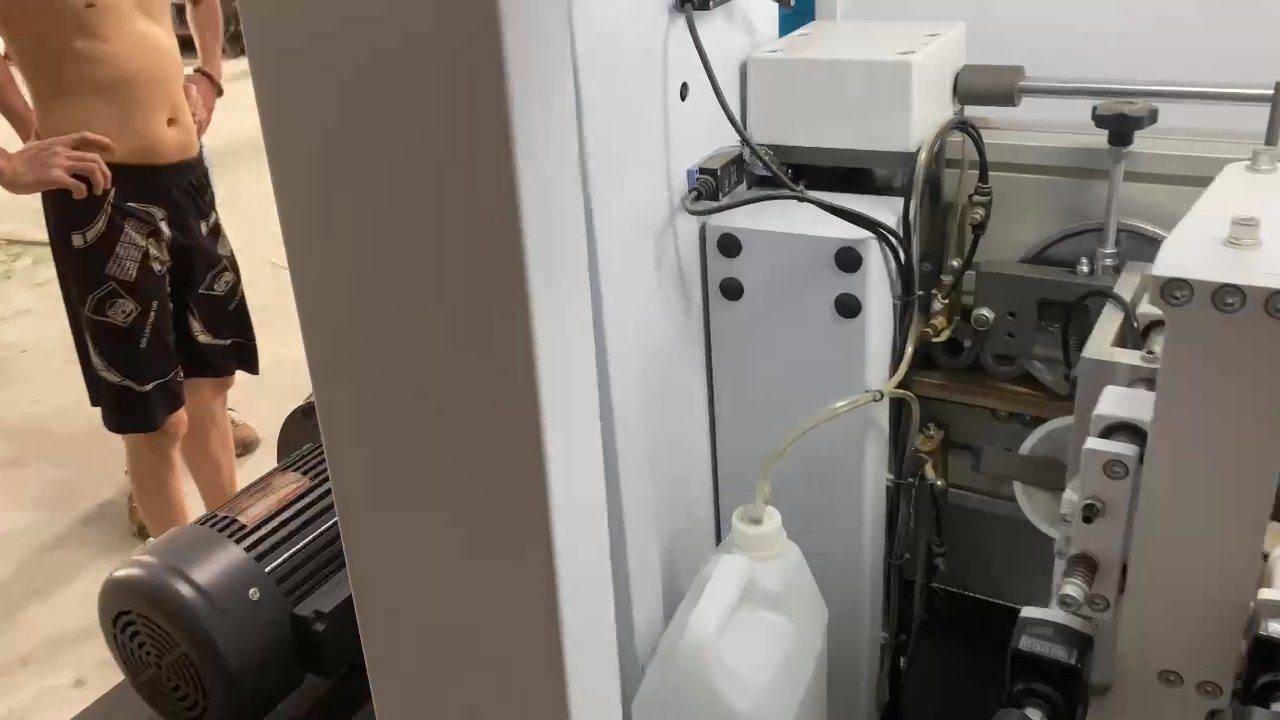 máy dán cạnh bị bong nẹp khi chạy thử