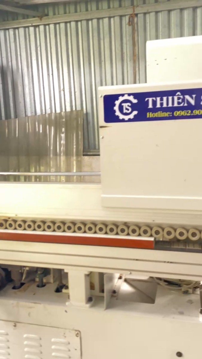 Máy dán cạnh chạy ván Acrylic bị xước bóng: nguyên nhân và cách xử lý