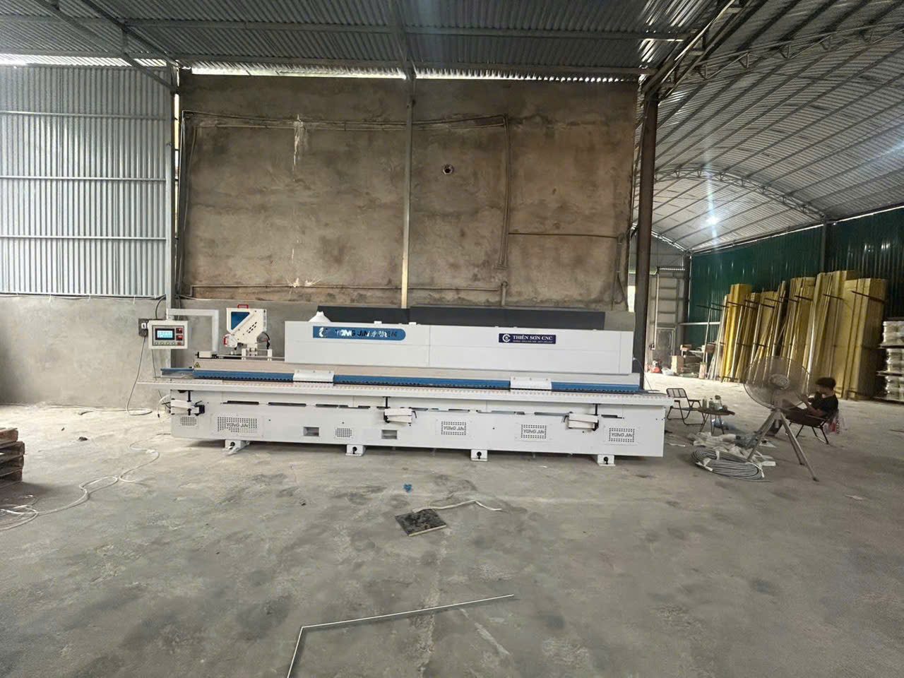 máy dán cạnh có cần máy nén khí bao nhiêu lít hình ảnh thực tế