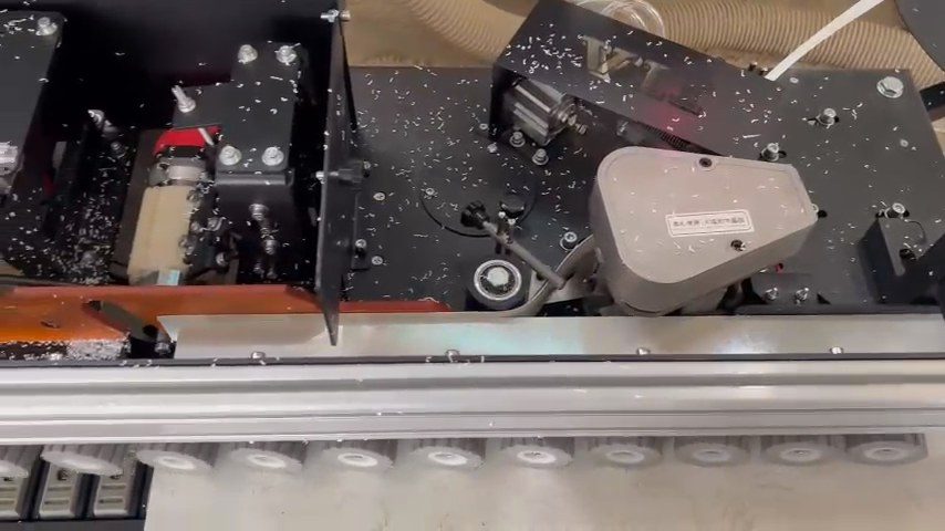 Máy dán cạnh mini dùng keo hạt có ổn không, khi nào nên lên máy nồi keo lớn?