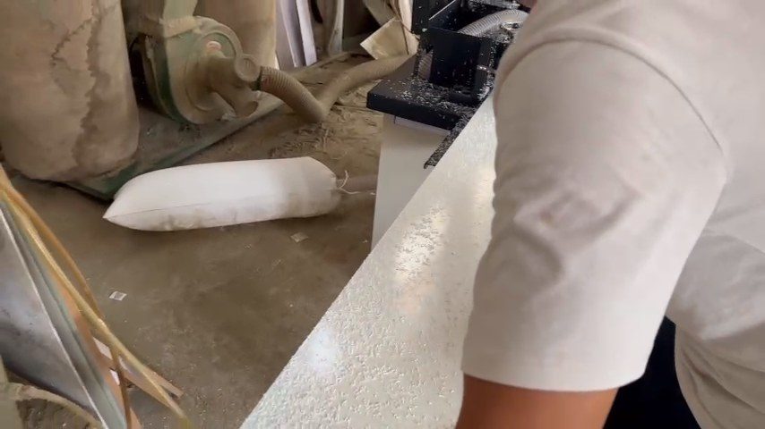máy dán cạnh mini dùng keo hạt khi chạy thử