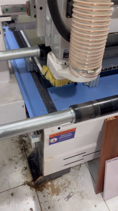 Máy hút bụi công nghiệp có cần mua cùng máy CNC không?