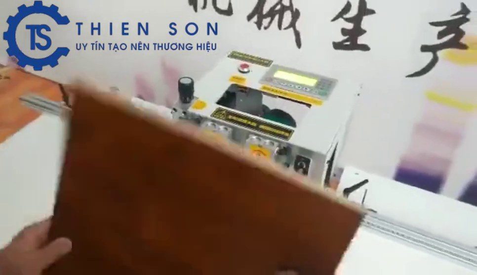 máy khoan cam khoan bản lề khoan ngang laser khác nhau khi chạy thử