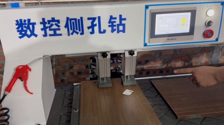 Máy khoan ngang laser 2 đầu có phù hợp xưởng nhỏ không?