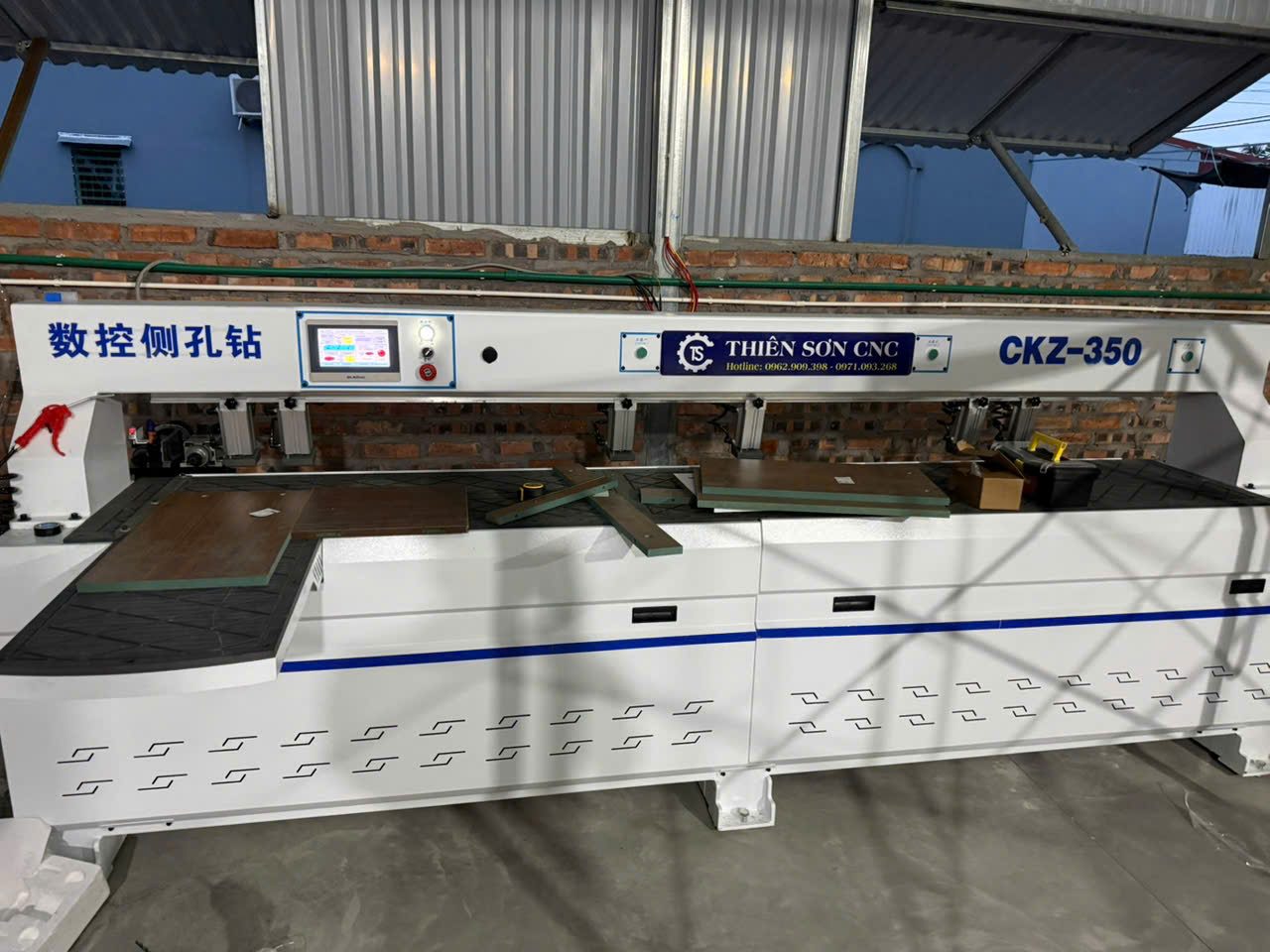 máy khoan ngang laser 2 đầu giá bao nhiêu hình ảnh thực tế